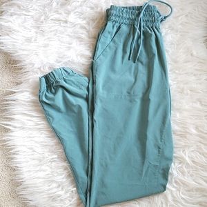 Aritzia TNA jogger